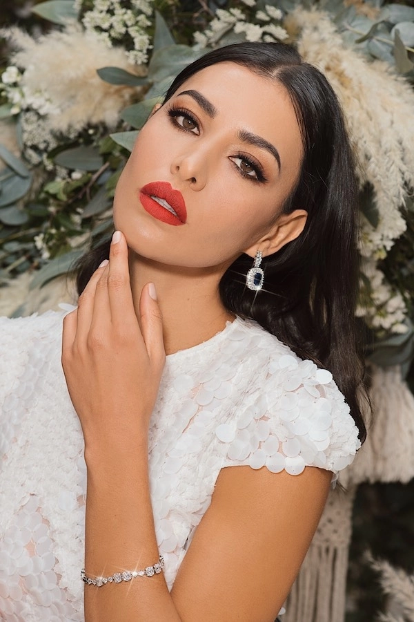 Bridal make-up only on the day of the event